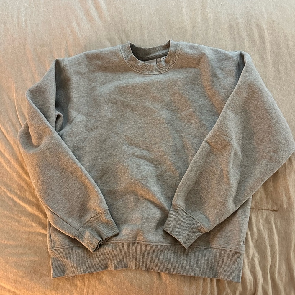 Aritzia TNA Perfect Fit Crewneck Sweater in Heather Gray